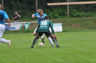 华体会手机网站-中国足球边路传中战术解析，足球边路和中路什么意思